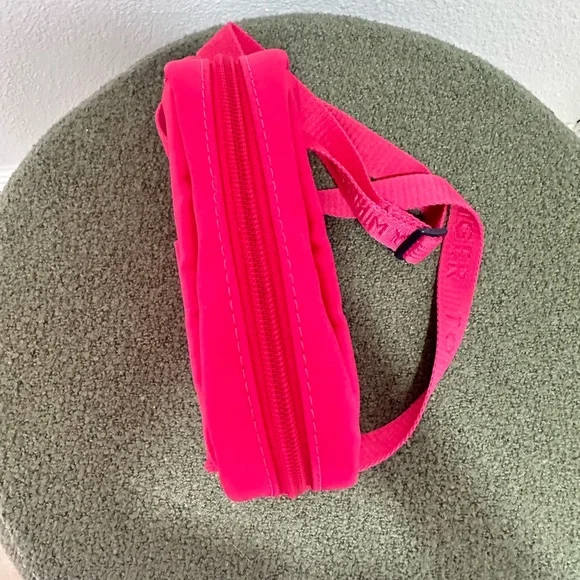 Tommy Hilfiger Vibrant Pink Crossbody Bag - Picture 6 of 13